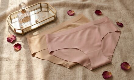 Quelle culotte invisible choisir sous un vêtement moulant ? (Guide & Comparatif)
