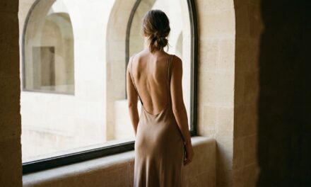 Quel Soutien-Gorge Porter Sous un Dos Nu ? Le Guide Lingerie Invisible 2026